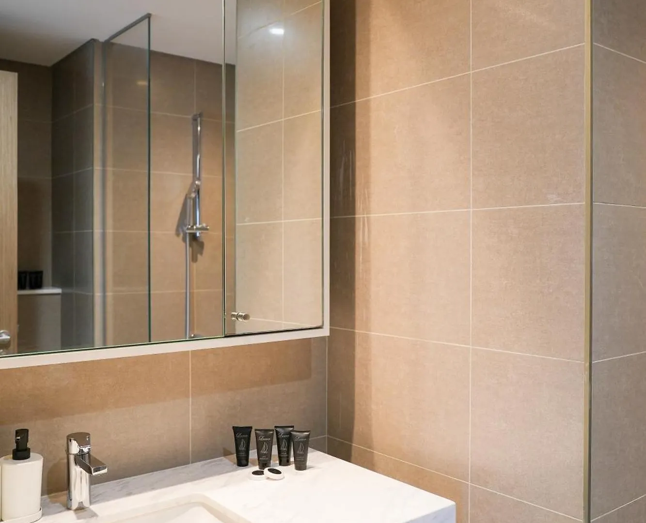 Daire Stunning 2Br Apt Burj Royale 10 Mins Walk To Dubai Mall