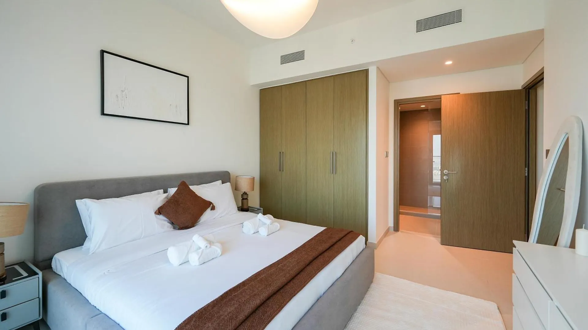 Stunning 2Br Apt Burj Royale 10 Mins Walk To Dubai Mall Apartment